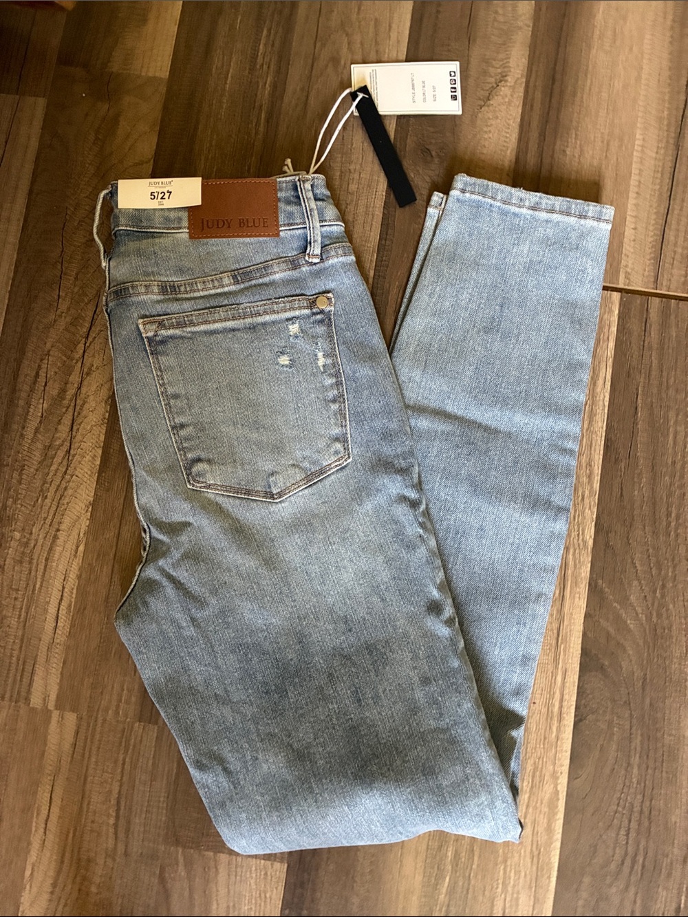 Judy Blue Light Wash Mid-Rise Destroyed Skinny Jeans- NWT- Size 5/27 - Picture 5 of 15